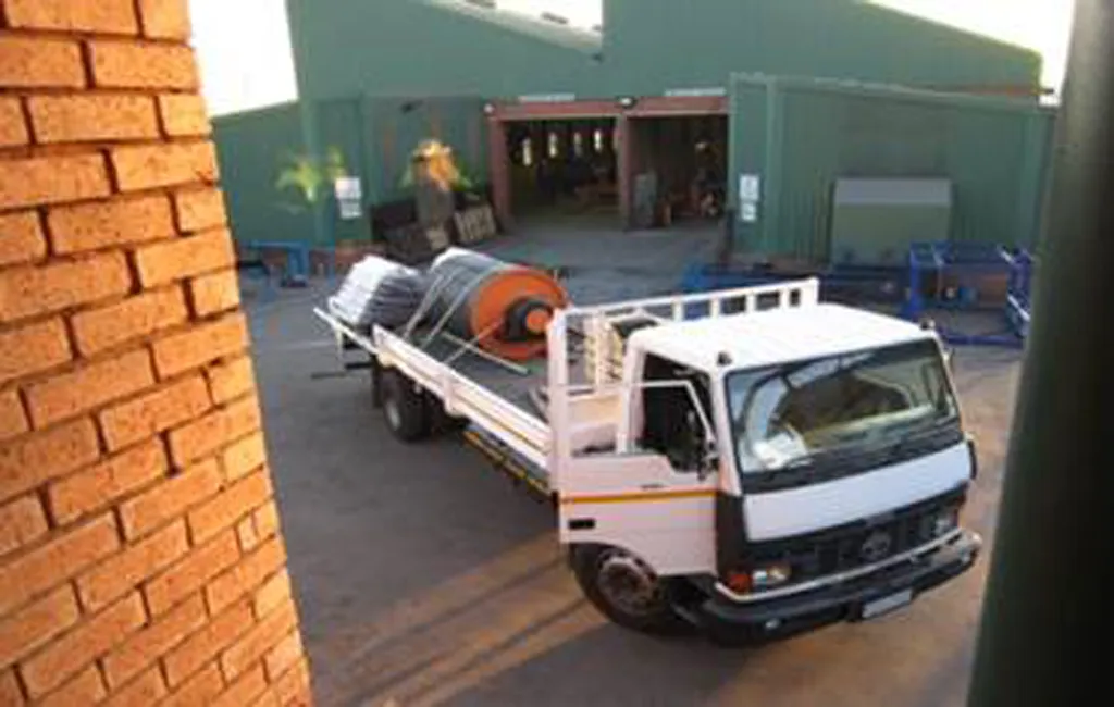 Conveyor and Engineering Equipment