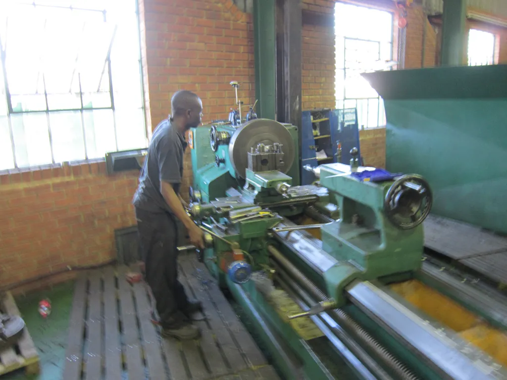 Conveyor and Engineering Equipment