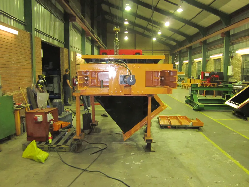 Conveyor and Engineering Equipment