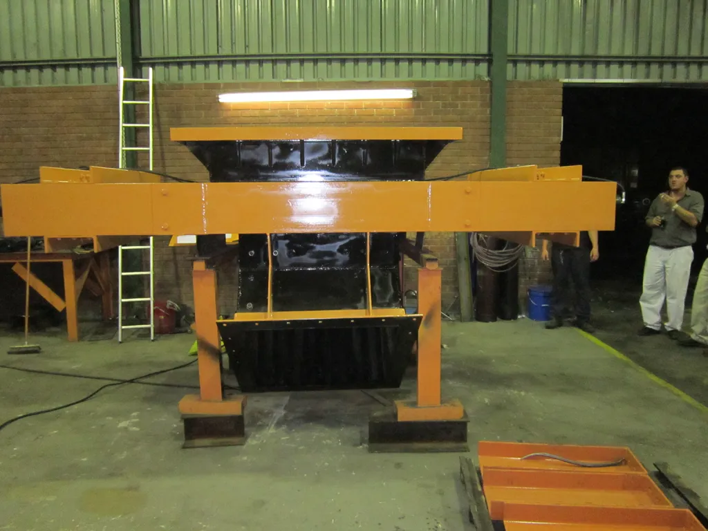 Conveyor and Engineering Equipment